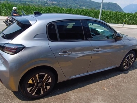 Peugeot PEUGEOT 208 1.2 MHEV 100 Allure